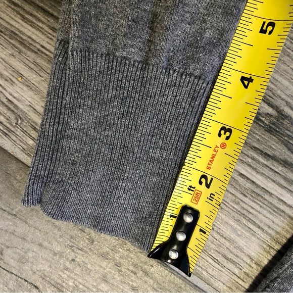 H&M Women’s Basics Grey V-Neck Fitted Long Sleeve Sweater - Small - Picture 7 of 13